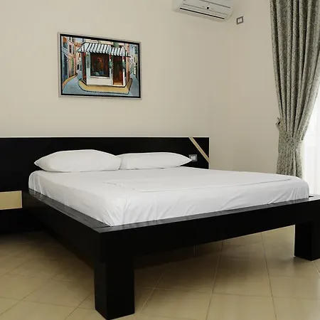 Tirana 4* 사밀
