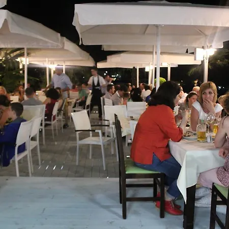 호텔 Tirana 사밀